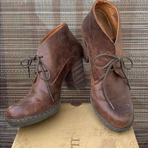 Born brand Ramsey lace up heels sz 8.5